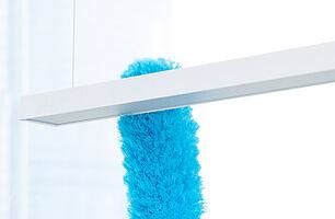 全屋干清潔 —— 清除浮塵，避免濕擦成泥